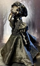 UNA SIGNORA VITTORIANA gotica RAVEN OOAK ARTDOLL SCOLPITA A MANO DA POPPENMOON