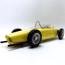 Modellino auto da corsa 1:18