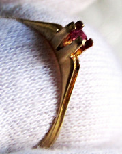 anello in oro 18 ct con pozzi
