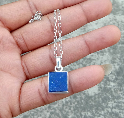Collana con ciondolo - , in