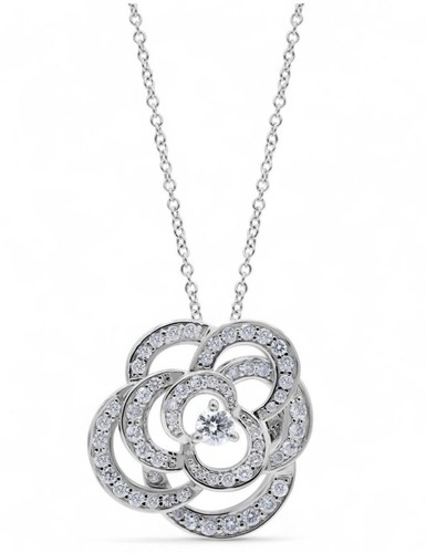 Collana con ciondolo camelia