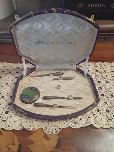 Scatola contenente oggetti - , per