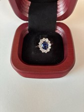 ANELLO IN ORO 18 KT CON ZAFFIRO NAT DI KT 2,34 CON ATTORNO 12 DIAMANTI 1685