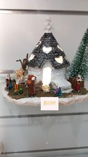 Presepe Trullo Artigianale con Led e personaggi in terracotta dipinta a mano