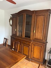 Mobile Soggiorno Con Tavolo E Sedie