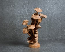 Scultura di fungo in legno