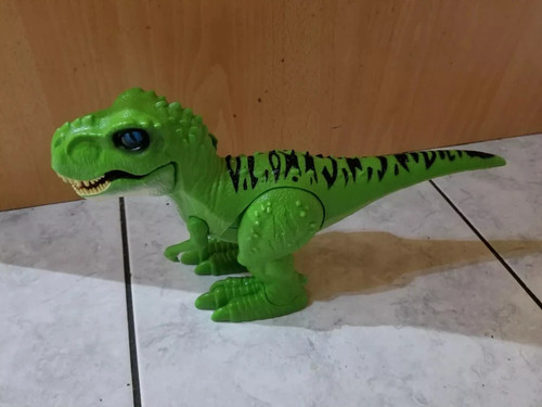 Robo alive attacking rex - robo,