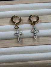 Cerchietti da lobo Dorati in Acciaio con Pendente Croce e Strass Bianchi