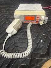 Uniden UM385 Radio VHF a