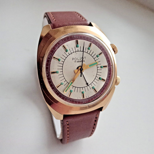 Antico orologio meccanico
