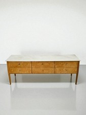Credenza in legno e piano in