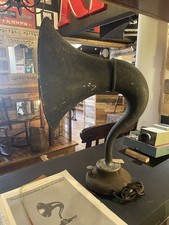 Antico corno altoparlante non