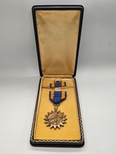 Medaglia Aeronautica Militare con barra e scatola di presentazione originale **VINTAGE** #1