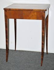 Tavolino da cucito comodino I