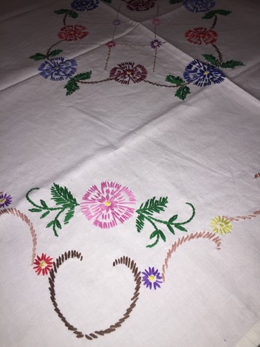 Tovaglietta con ricami fatti - tovaglietta,