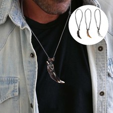  Collana con denti di squalo