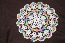 Centrino nuovo all'uncinetto a