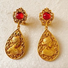 Orecchini goccia cammeo oro