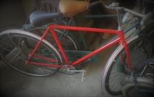 Bicicletta riverniciata rossa