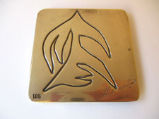 Piastra fermacarte scultura in ottone firmato e numerato ( Berrocal Pomodoro )