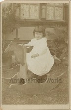 Sad Bambino Su di Legno