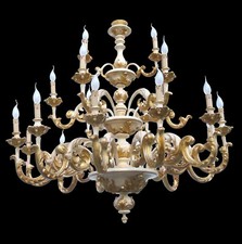 Lampadario in legno classico