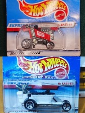 Due modellini auto hot wheels