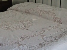 COPRILETTO UTILIZZABILE ANCHE COME TOVAGLIA  280X240