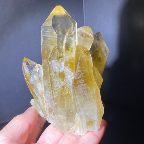 Esemplare minerale grappolo - a,