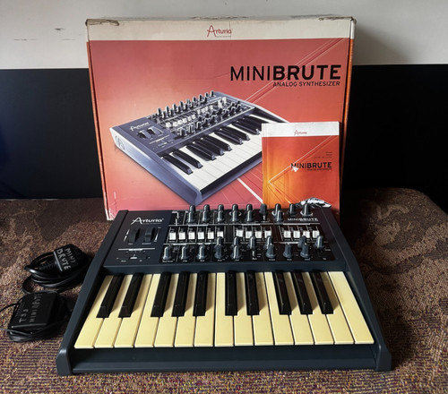 Arturia minibrute mk1 - minibrute,