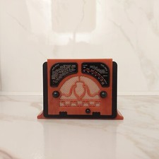 Radio d'epoca in miniatura