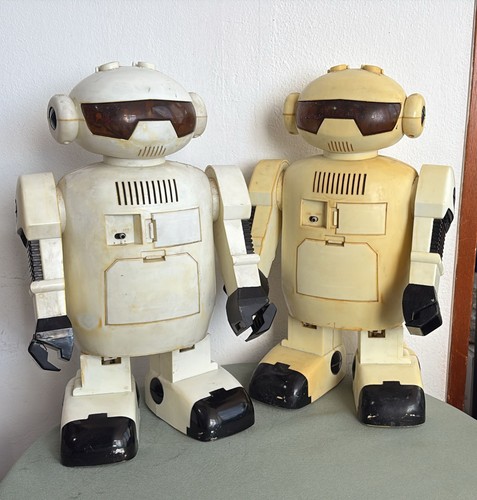 Coppia robot plastica - robot, in
