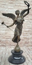 Statua In Bronzo Di Un Angelo