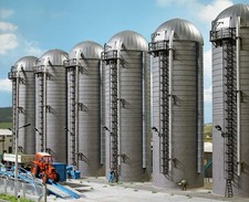 Busch 1913 Tower silos HO/OO