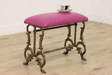 Antico poggiapiedi o panca