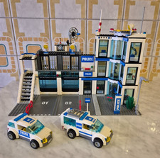 LEGO City 7498 Grande Stazione di Polizia