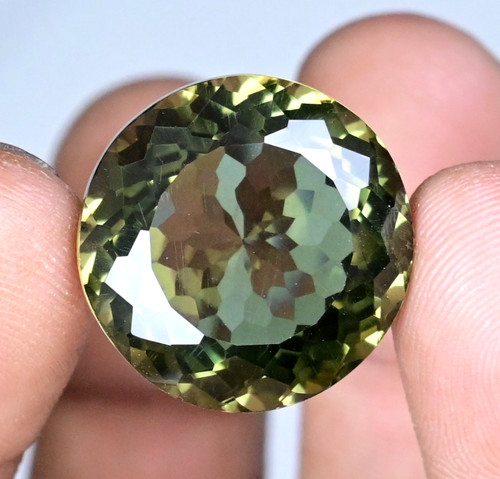 Moldavite verdastra naturale