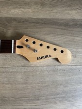 SAKURA STRAT COLLO