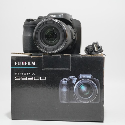Fujifilm finepix s8200 - finepix,