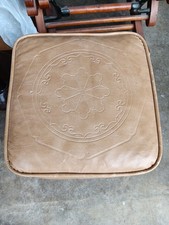 Beige square leather pouf