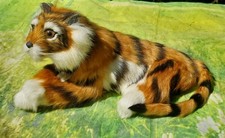 Vintage Pelliccia Naturale 9" L Tigre Figura Occhi di Vetro Tassidermia Mini Espositore Tigre 