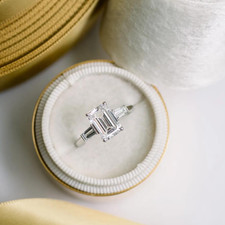 Anello da donna in oro bianco