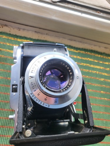 Fotocamera pieghevole