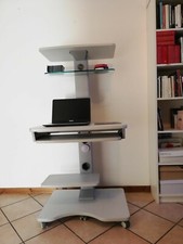 Scrivania verticale per computer-PC usata in perfetto stato