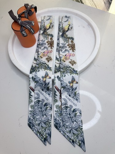Nuovissima sciarpa hermès - nuovissima,