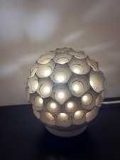 Lume Lampada Lume da tavolo artigianale In Pietra  Leccese mod. Sfera ad alveare