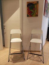 Sgabelli pieghevoli con schienale e seduta bianca