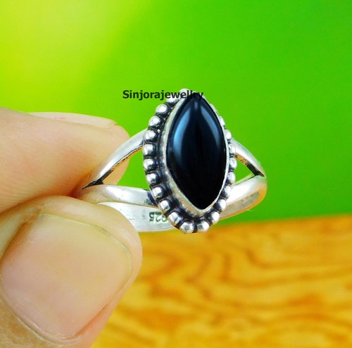 Anello con pietre preziose - , in