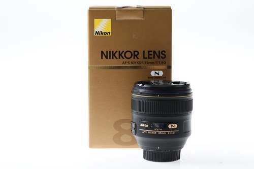 Nikon 1 4 - f/1,4,