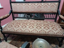 Divano 3 posti + 2 poltrone + 2 puff  stile Vittoriano perfetta l'imbottitura 